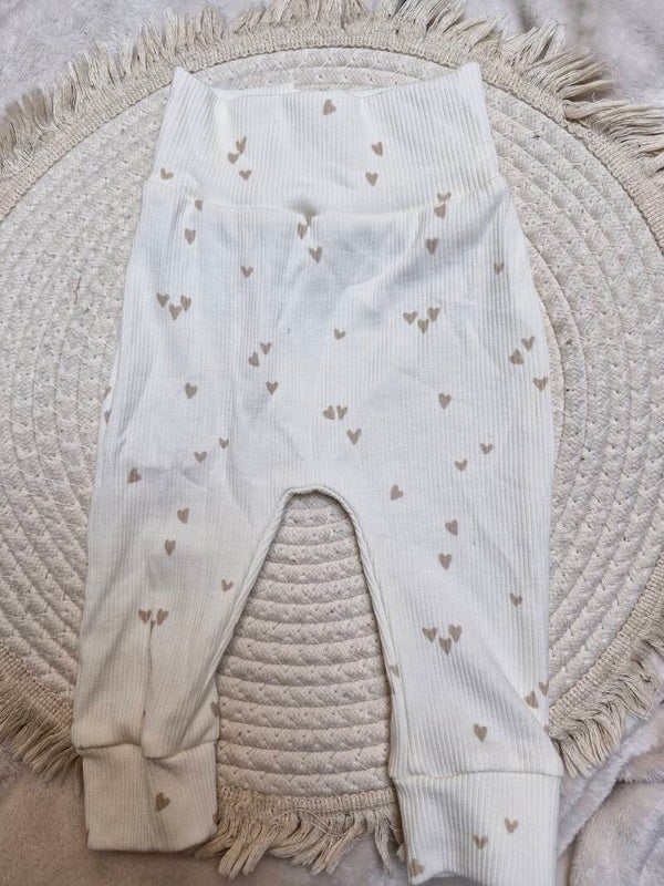 Harembroekje 62 rib hartjes beige
