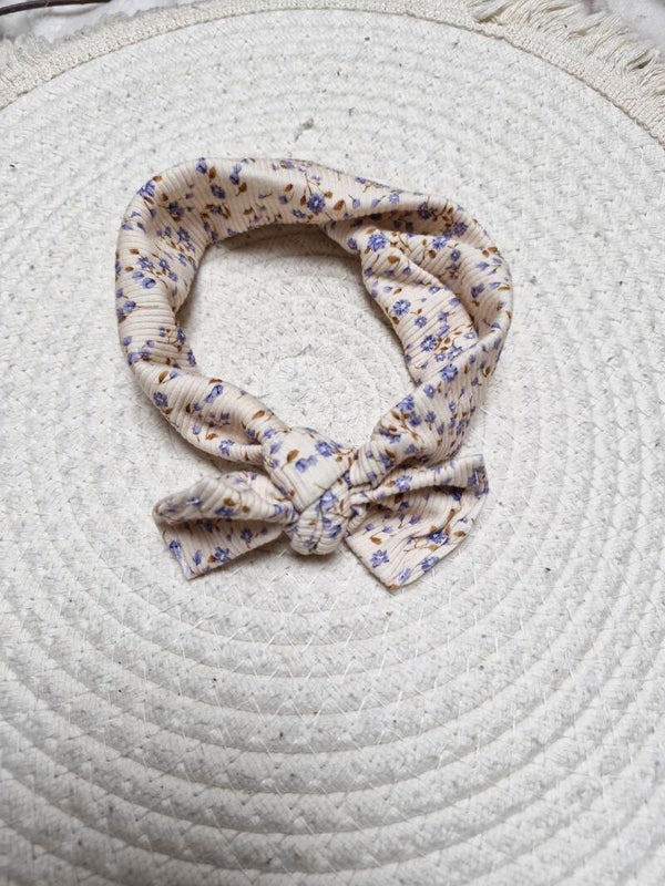 Knoophaarbandje rib bloemen blauw