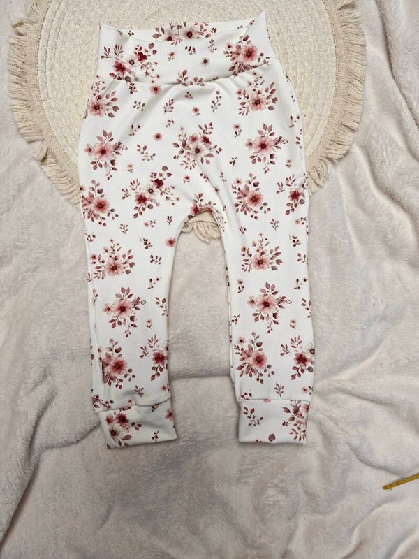 Broekje 86 oud mauve rose bloemenprint