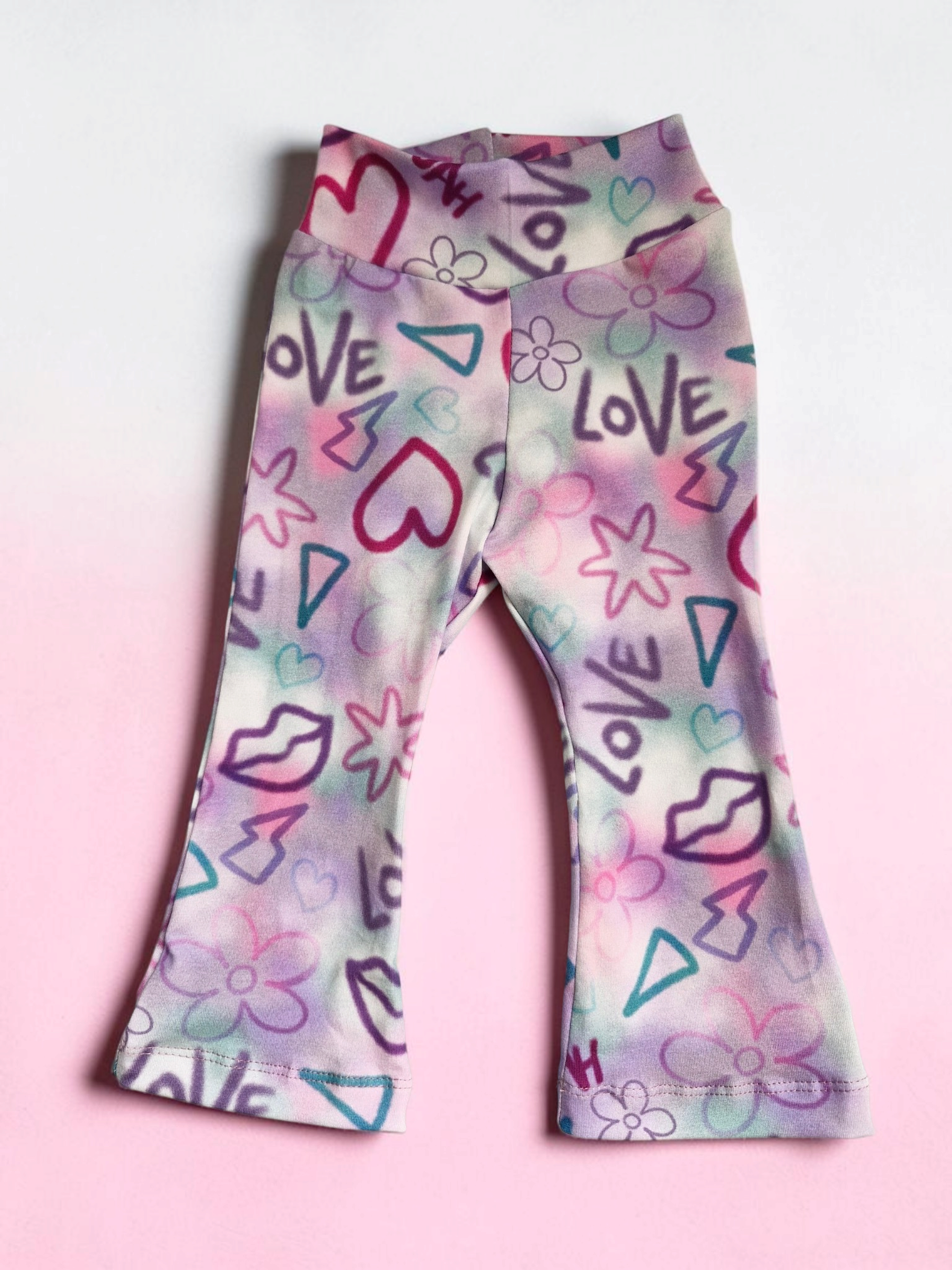 Flare 80 yogawaist lila graffiti look