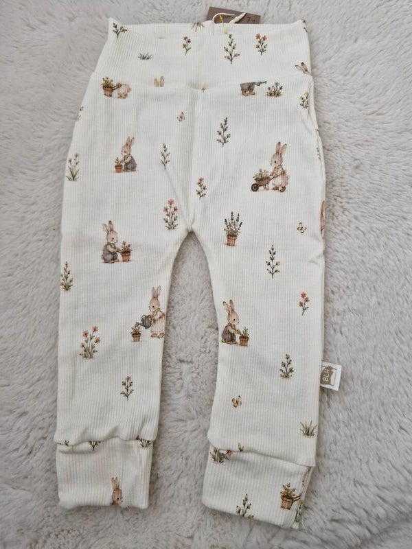 Harembroekje 74 ribtricot konijntjes