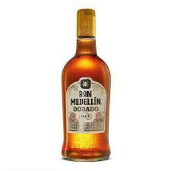 1/2 RON MEDELLIN DORADO