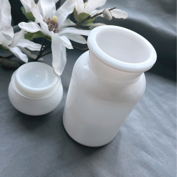 Opaline voorraadpot , apothekerspot groot (jaren ’70)