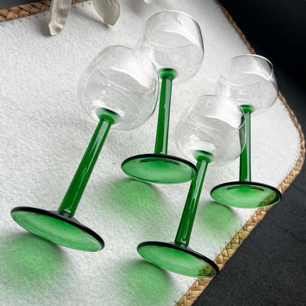 4 franse wijnglazen op hoge voet (jaren ’70)