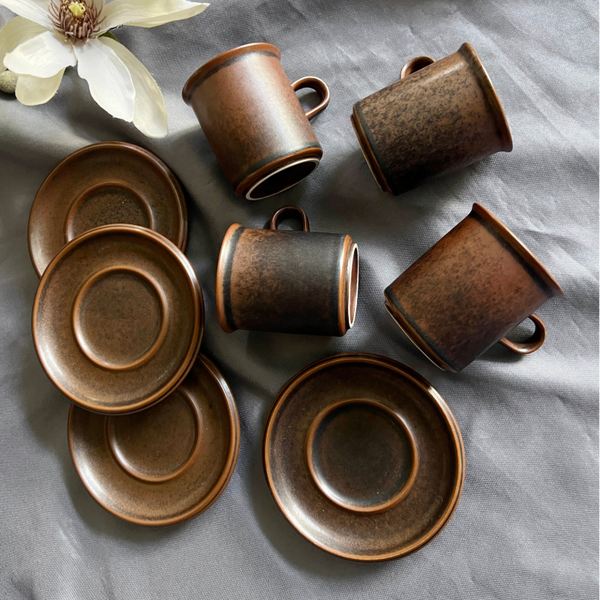 Set van 4 kop en schotels Arabia Ruska door Ulla Procope (jaren’60)