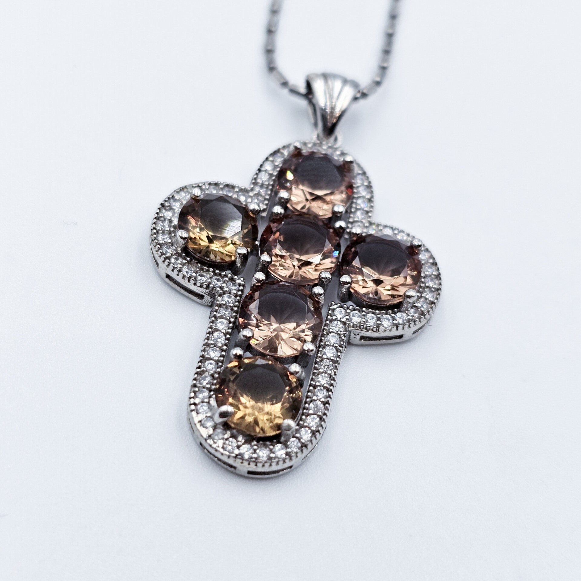 Multi Color Kruis Collier Met Swarovski Stenen Diamant Vorm S925