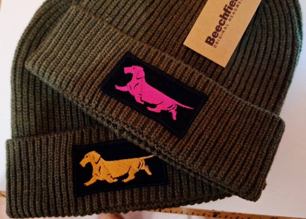 Beanie mit Bestickung