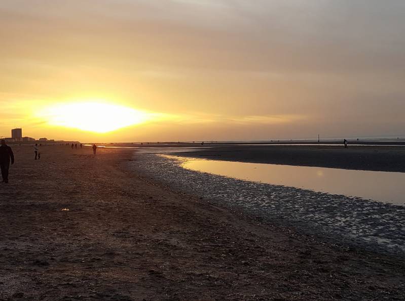 Zonsondergang strand Nieuwpoort