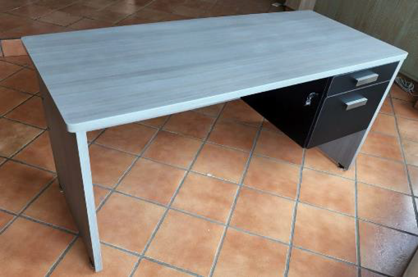 ESCRITORIO MODERNISTA