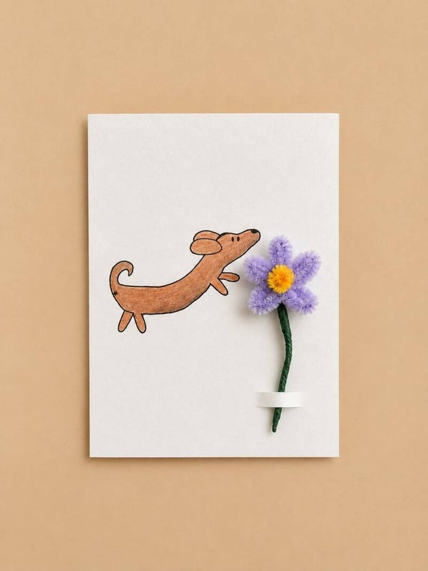 Kaartje teckel met paarse bloem