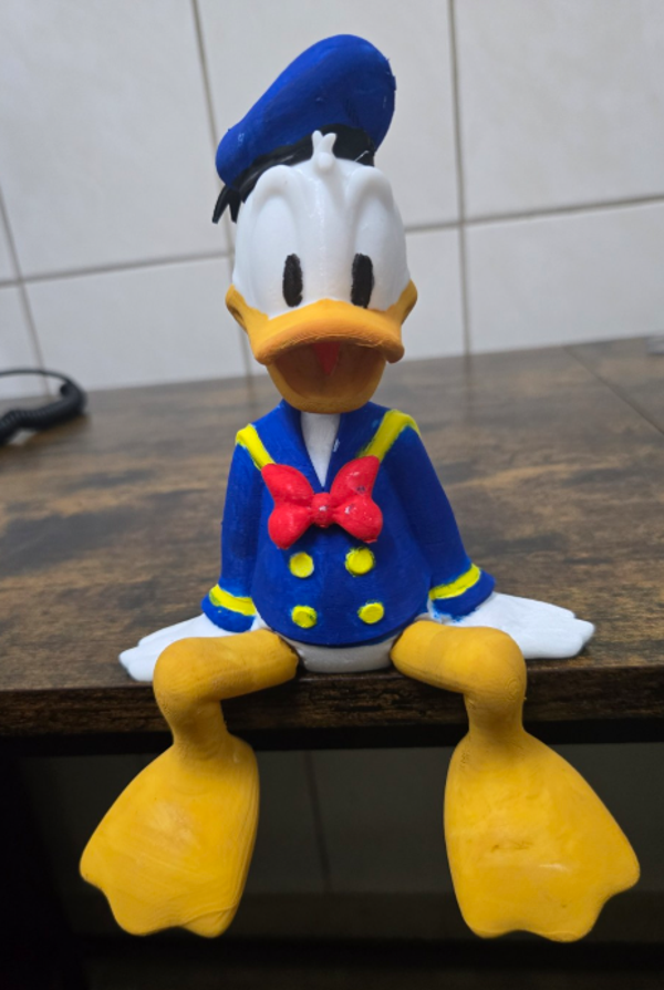 Donald Duck Zittend 3D Geprint Beeldje – Handgemaakt Decoratiestuk