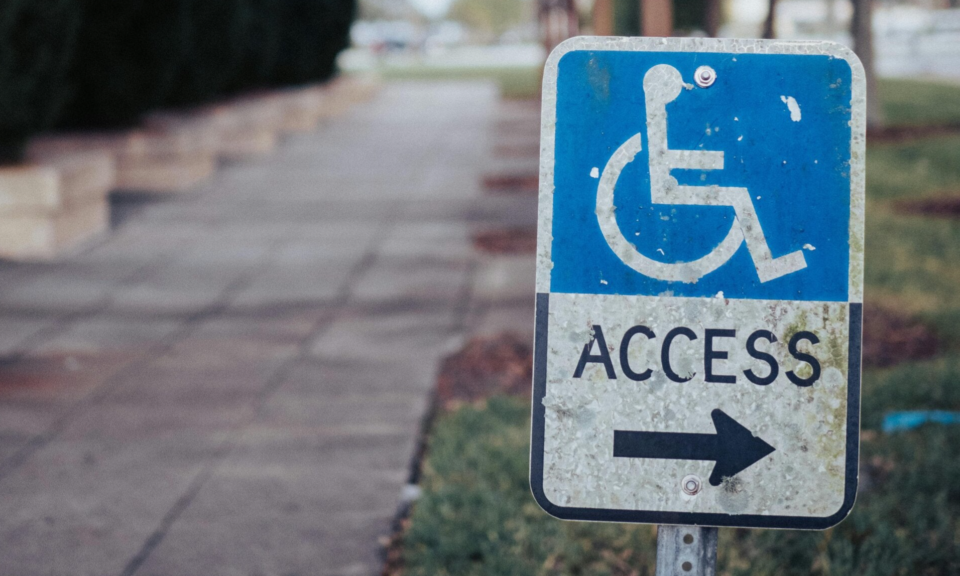 Access sign showing an arrow