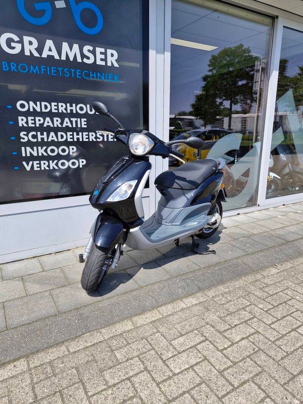 Piaggio Fly