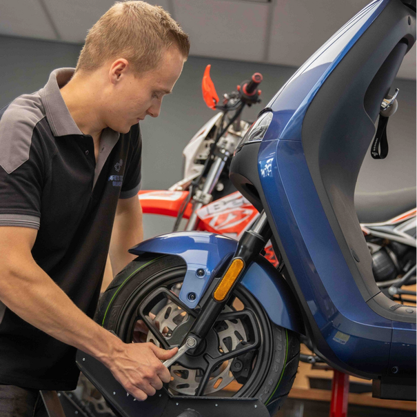 Bromfiets reparatie