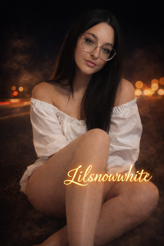 Schwarzhaariges Model auf Nude66