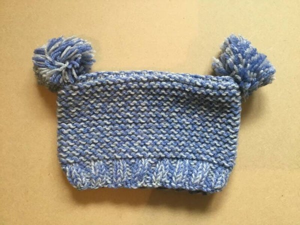 blue/grey pom pom hat 6-12 mths