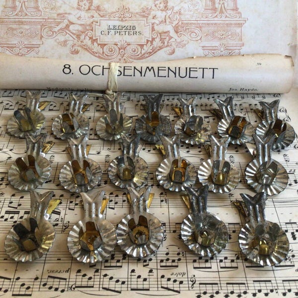 Oude kaarsenknijper met gratis kaarsje wit/beige of rood per stuk