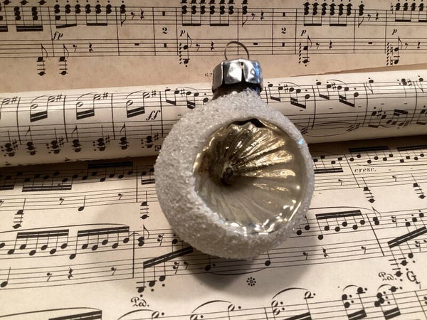 Antieke deukbal 7 cm gesuikerde rand