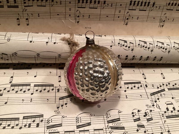 Antieke druiventros met roze creme sjerpen 6 cm