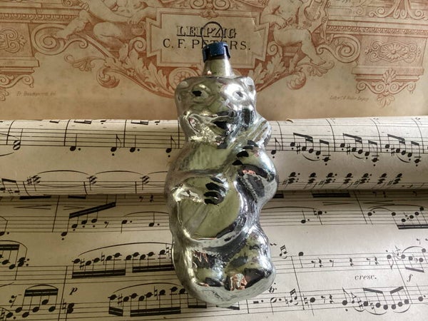 Oude kerstbal beer met banjo, zilver glas 9 cm