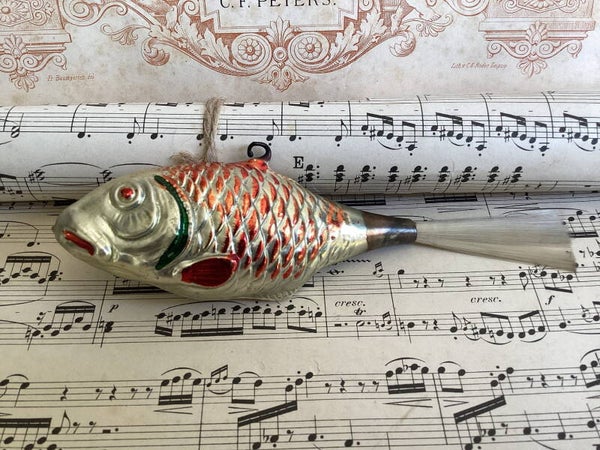 Antieke kerstbal vis met fiberstaart rood oranje groen 15x3 cm, beauty!