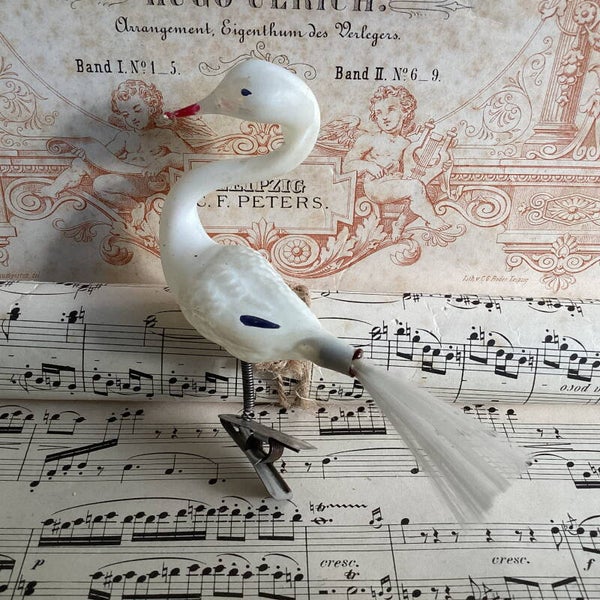 Antieke kerstbal ooievaar melkwit, op clip fiberstaart 11x11x4 cm