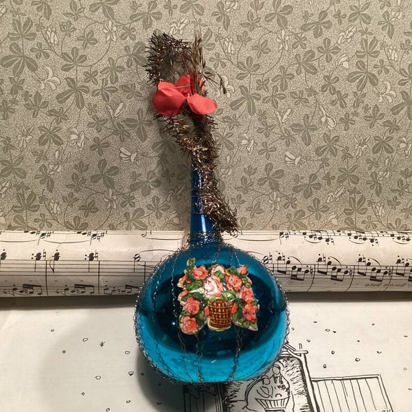 Antieke kerstbal rood met lametta, bloem, poezieplaatje bloemen 15 cm