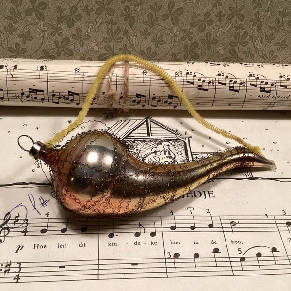 Antieke kerstbal hoorn des overvloed met chenille en leonisch draad 14 cm