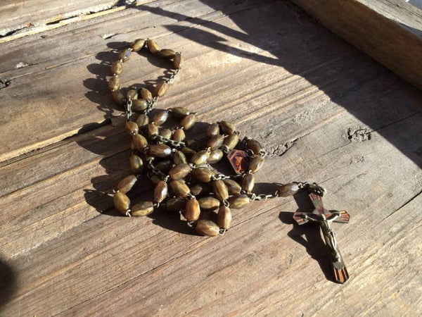 Antieke rozenkrans 50-60 cm natuursteen groene kralen emaille kruis en medaillon