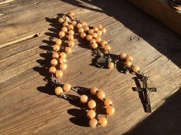 Antieke rozenkrans 50-60 cm parelmoerkleurige glanzende kralen