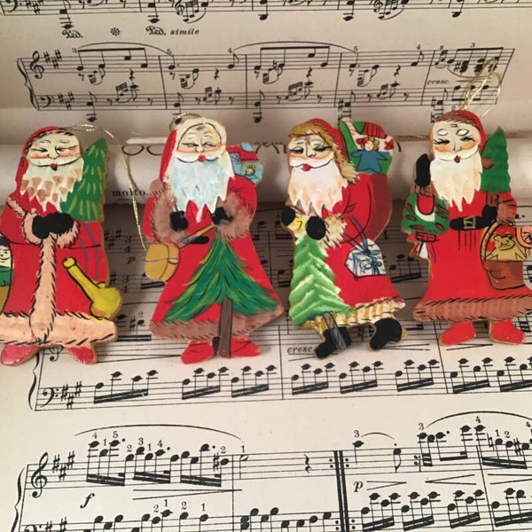 Set van 4 oude kerstman hangers 9x4,5x1 cm in origineel doosje