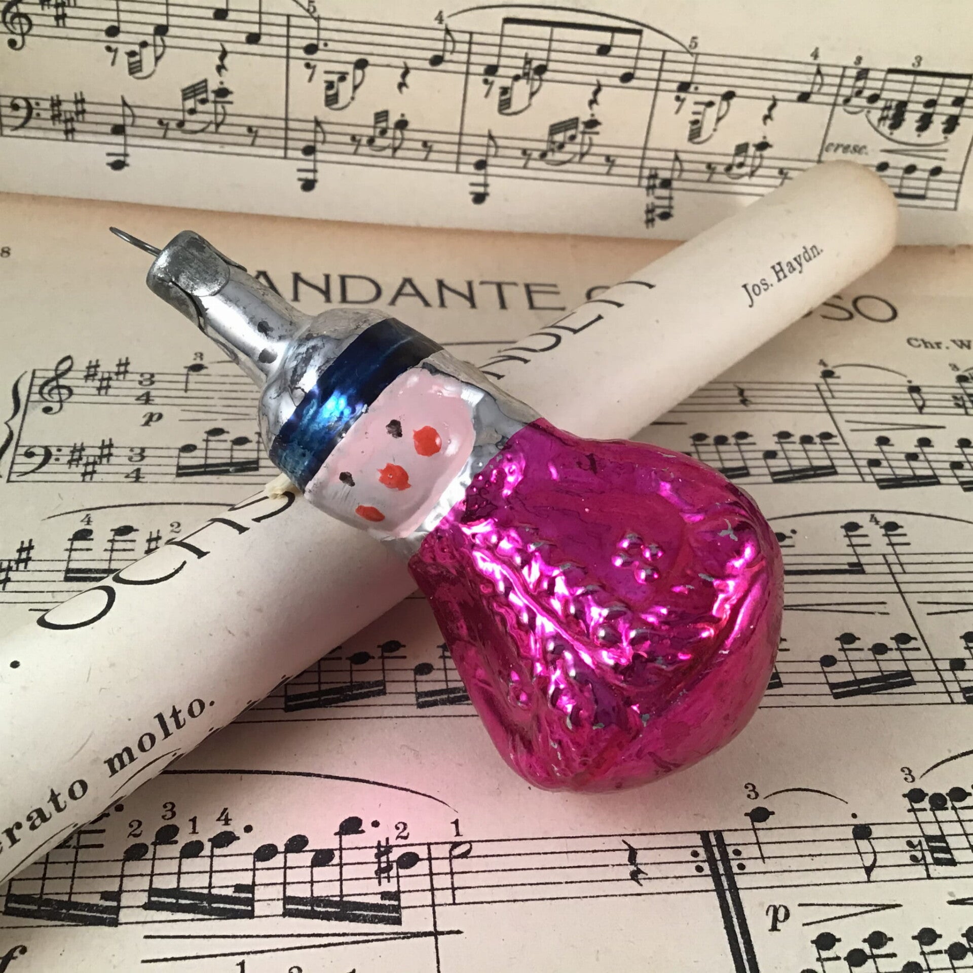 Antieke kerstbal poppetje roze  dik glas 9x4,5x4,5 cm, Oekraine