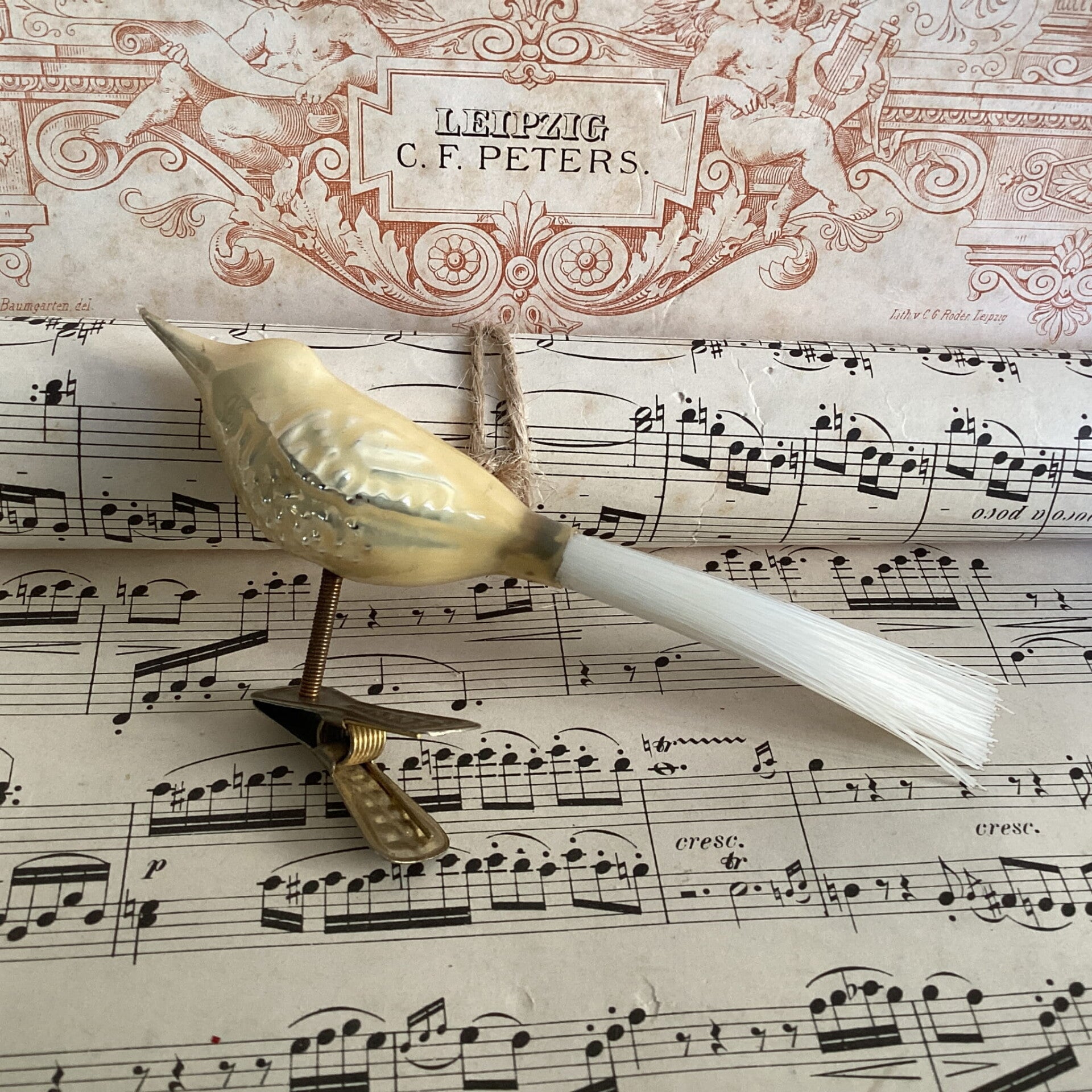 Antieke kerstbal vogel gelig wit 13 cm fiberstaart, clip