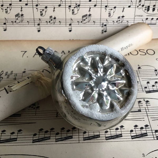 Kerstbal deukbal platte ster 7 cm