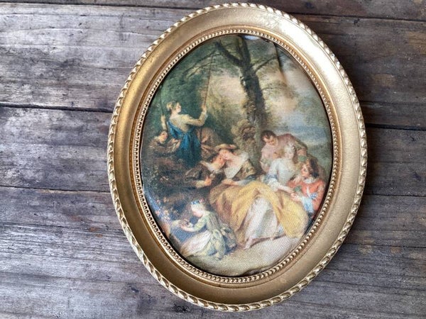 Romantisch ovaal frans schilderijtje van zijde stof 8x10x2 cm