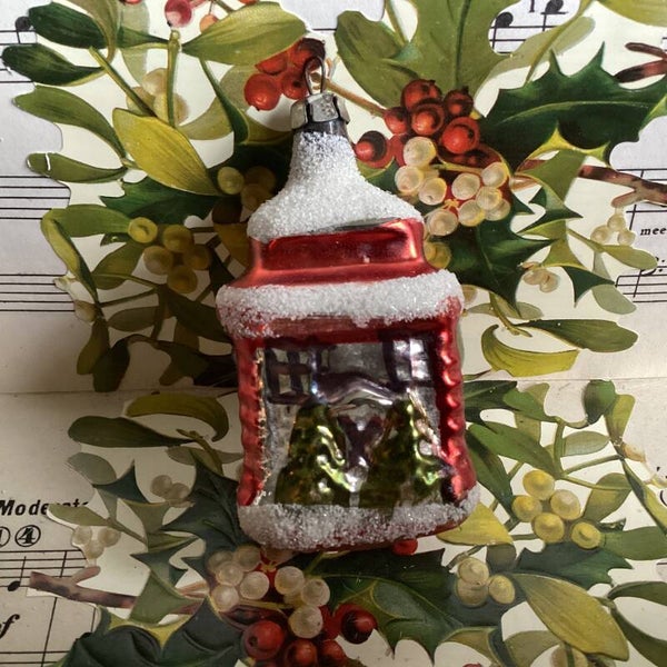 Antiek gesuikerd huisje, 8x4x4 cm, oranje met bomen voor het huisje