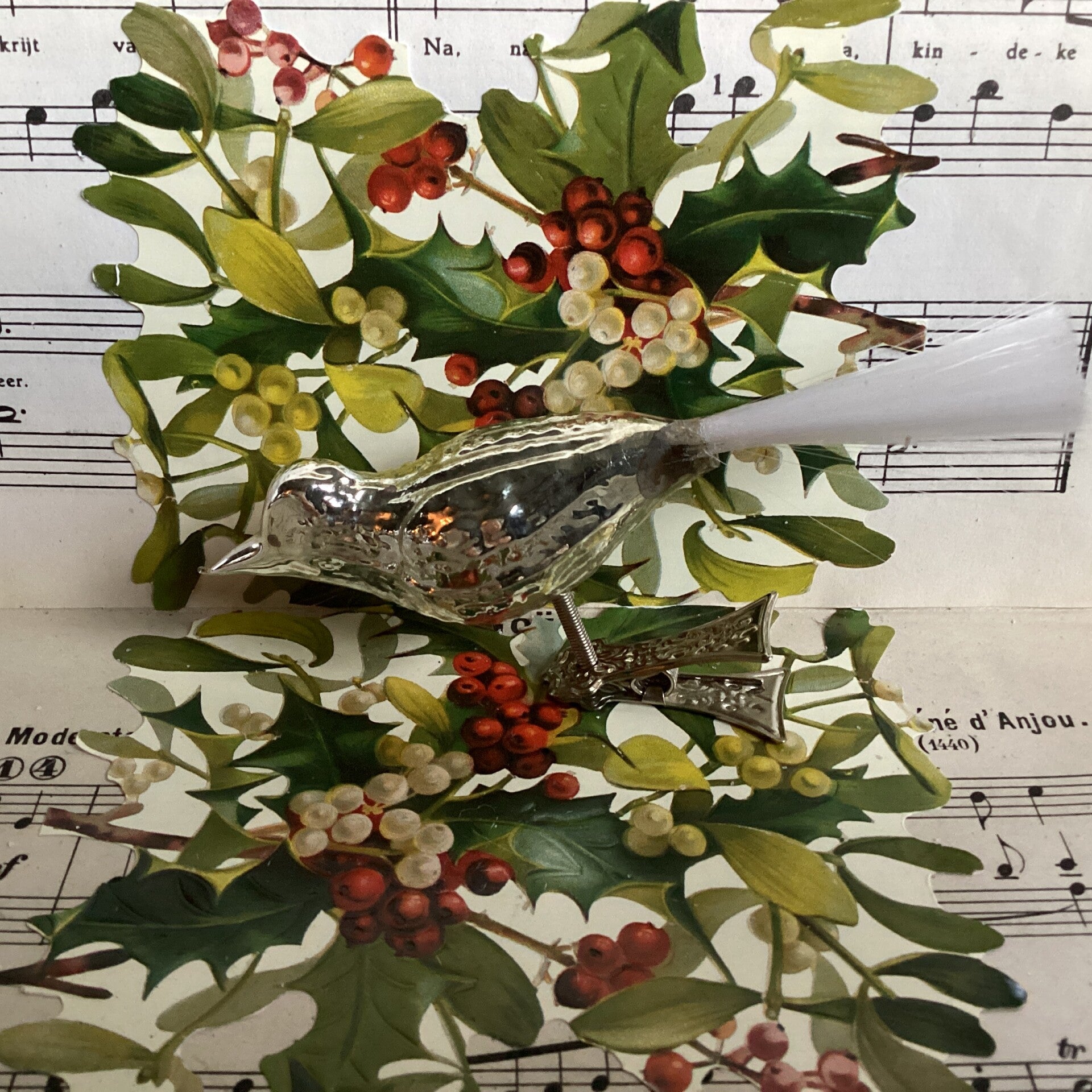 Antieke vogel op clip met fiberstaart, zilverkleur