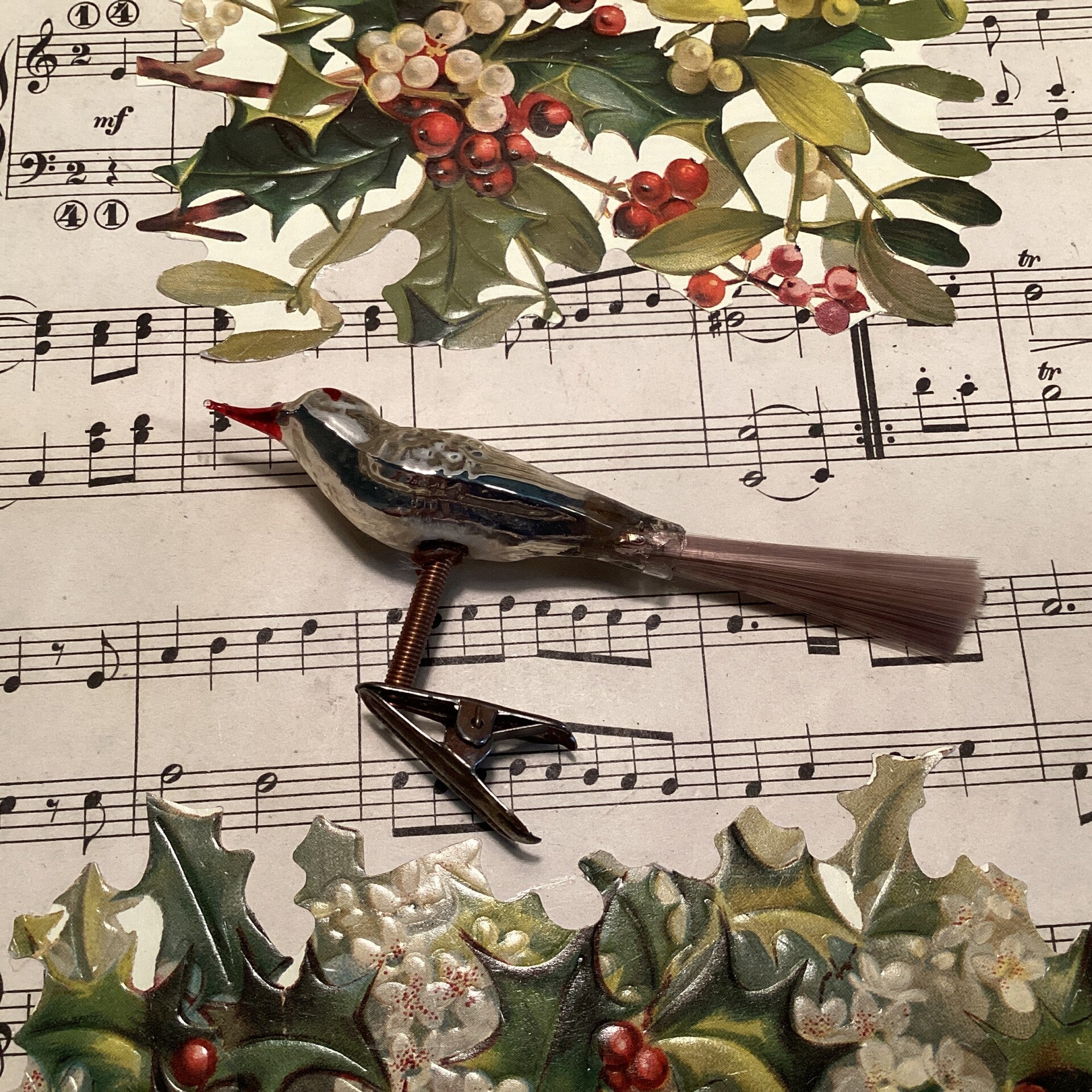 Antieke kerstbal vogel op clip met fiberstaart, zilverkleur, 10 cm, rode snavel