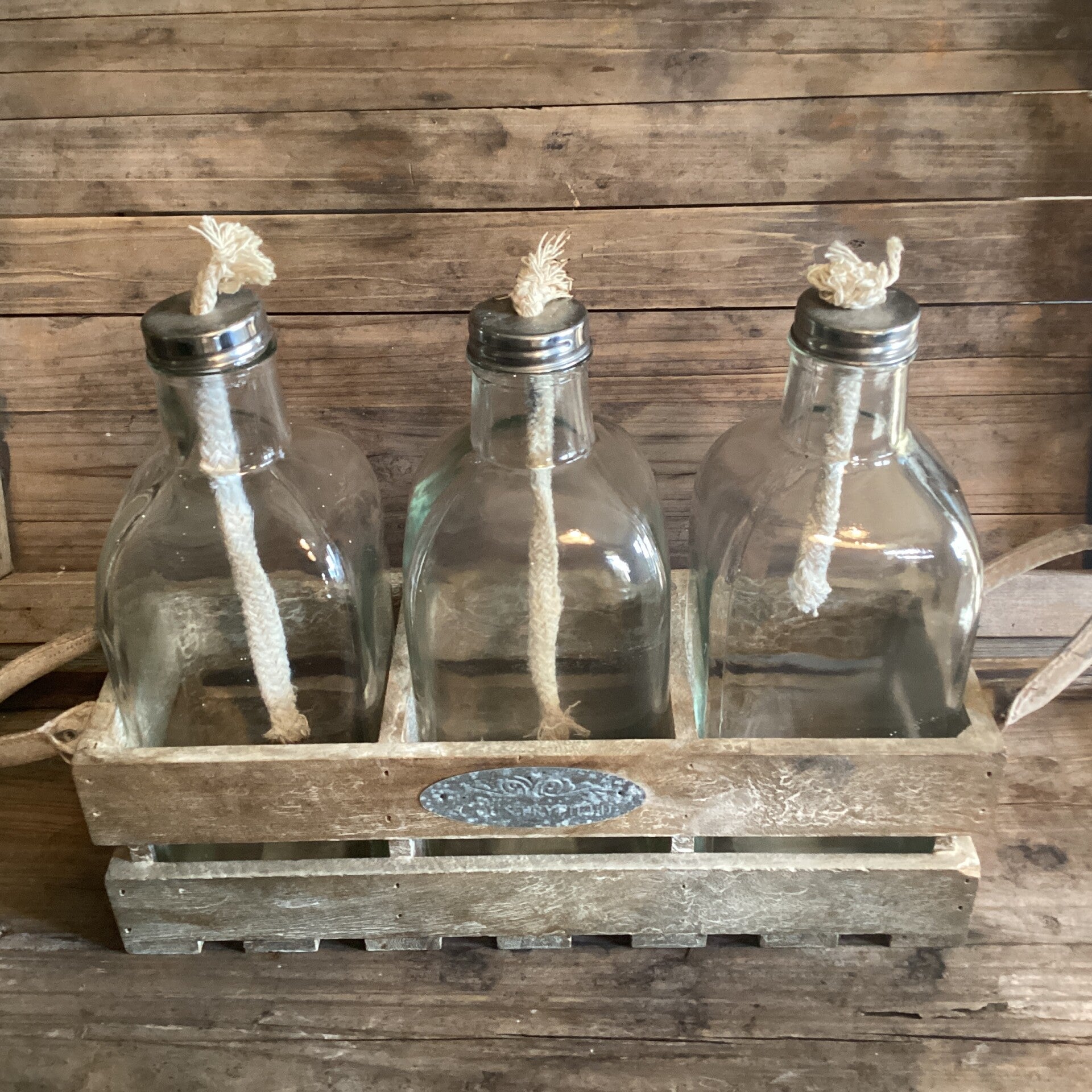 Countryfield 3 olielampen in houten krat, 32x12x25 cm