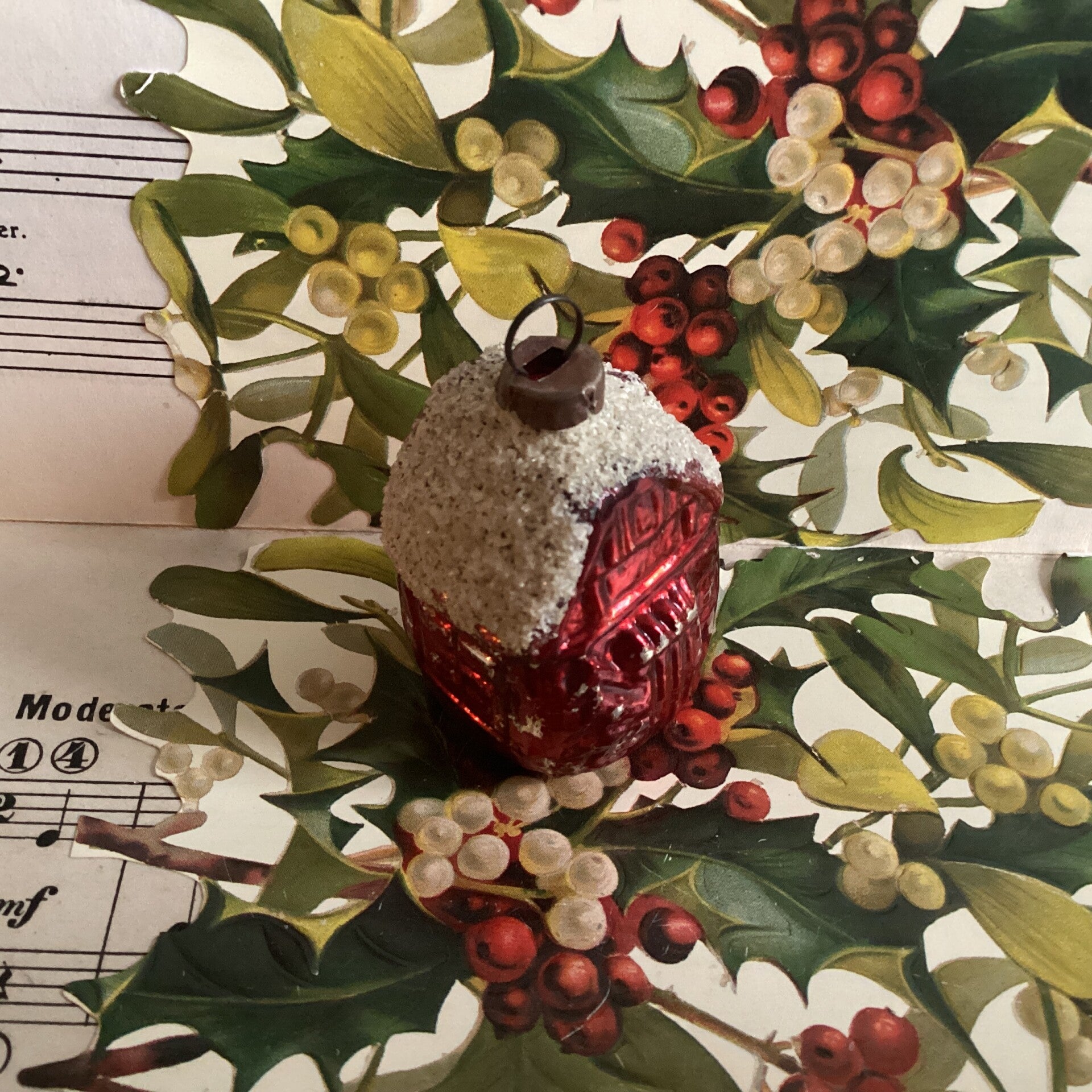 Antiek kerstbal huisje rood, gesuikerd dakje, 5 cm