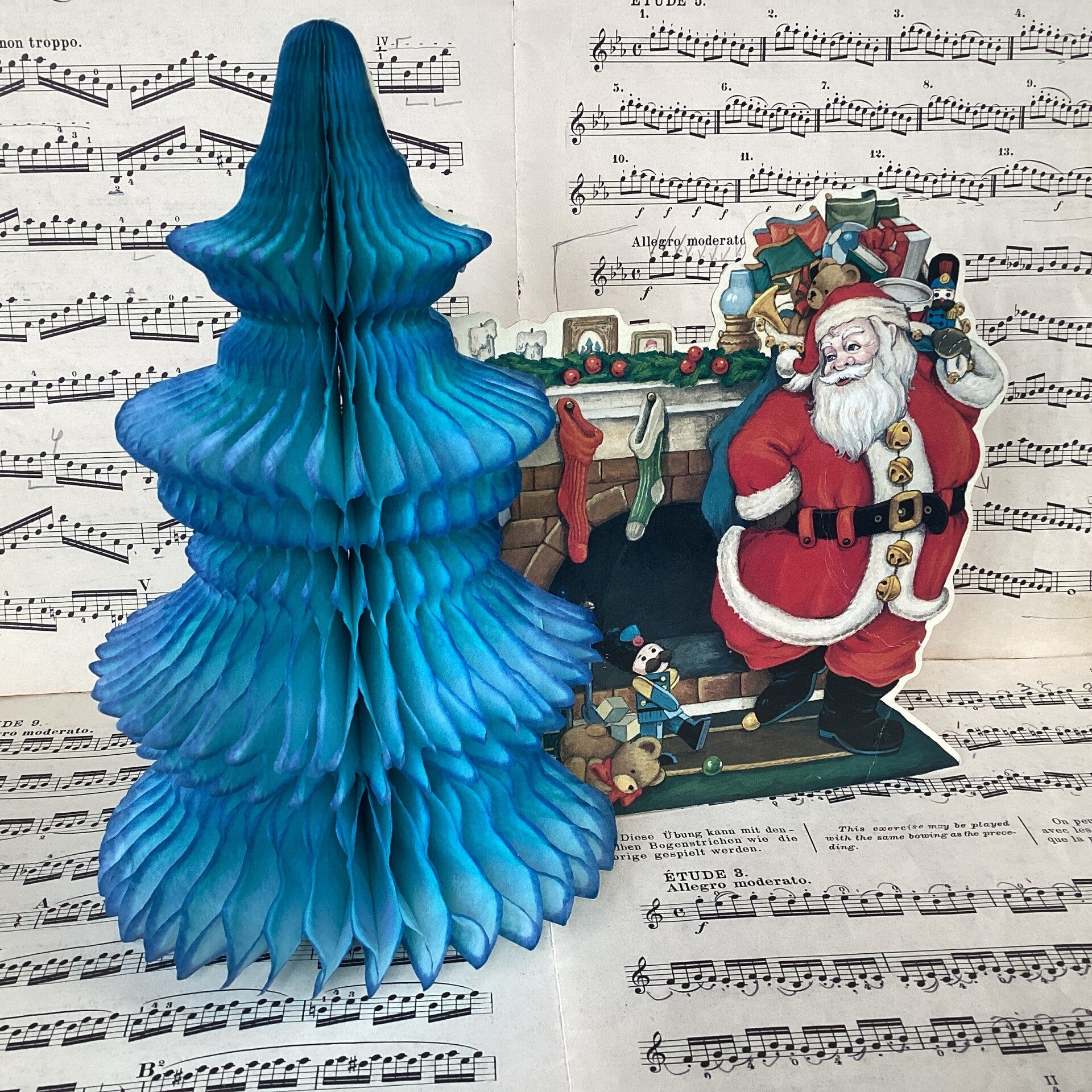 Oud tafereel 3D kerstboom met kerstman 27x24x14 cm