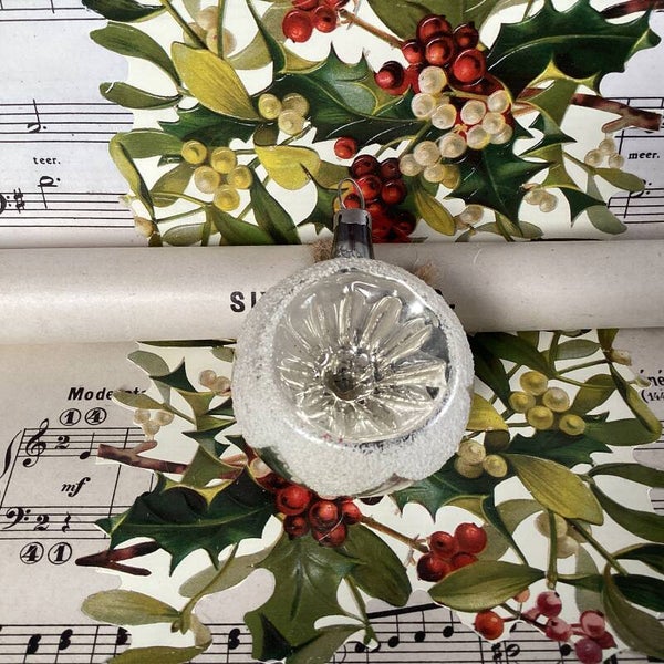 Antieke deukbal met gesuikerde ster rondom, 6 cm