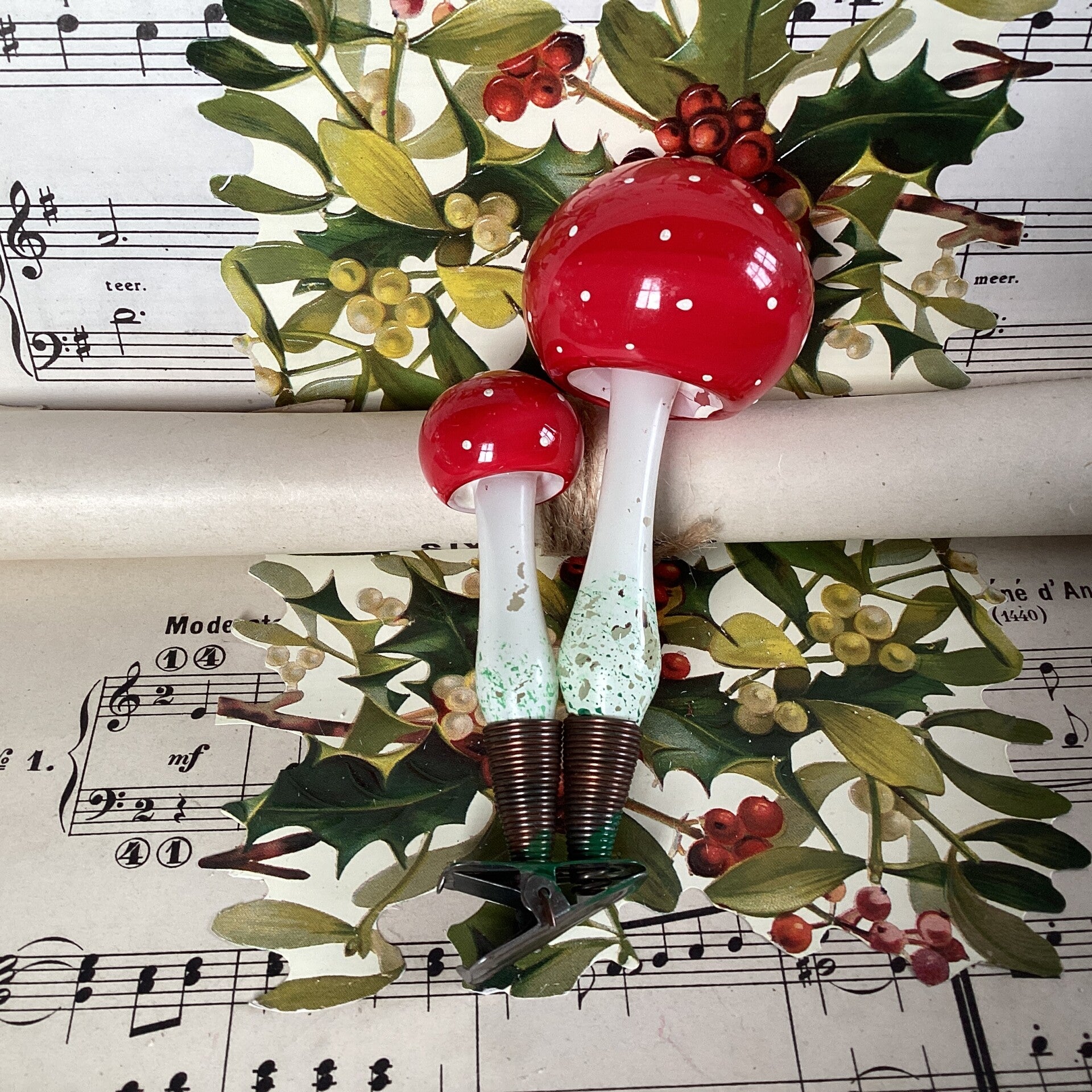 Antieke dubbele melkwitte paddenstoel op clip, 11 cm