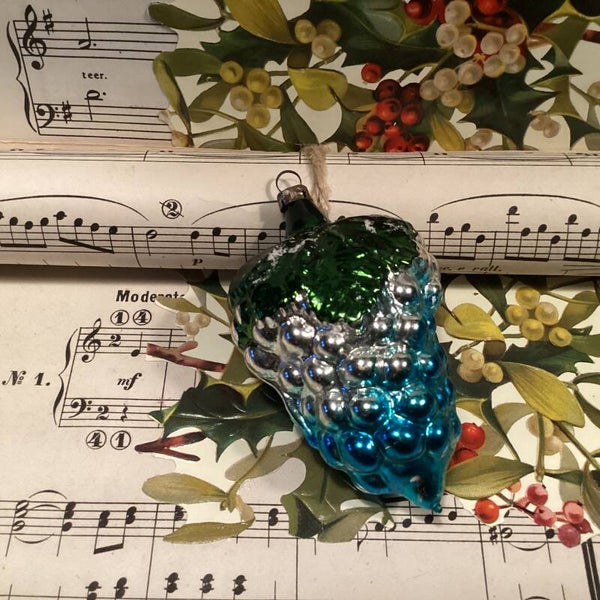 Antieke kerstbal druiventros groen, zilver blauw 9x6x4 cm