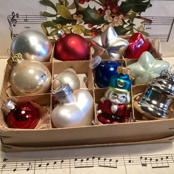 Verzameldoos nr. 25. Met kleine feathertree figuren 3-4 cm