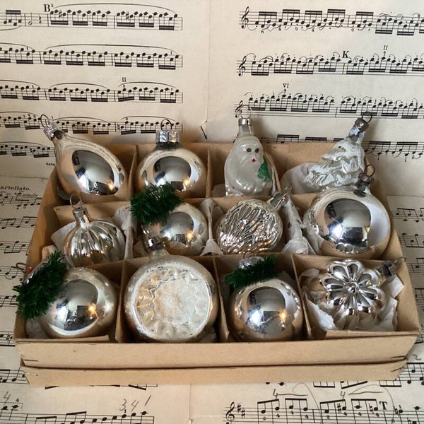 Verzameldoos nr. 13. Met glazen zilveren kerstbalfiguren 4-5 cm