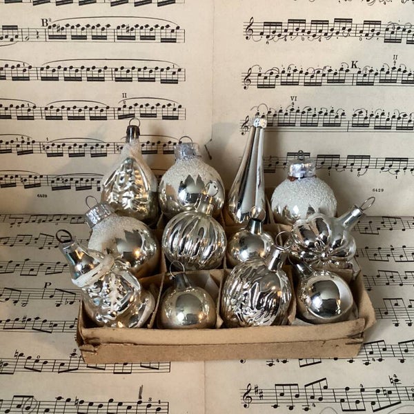 Verzameldoos nr. 15. Met kleine feathertree kerstbalfiguren 4-5 cm