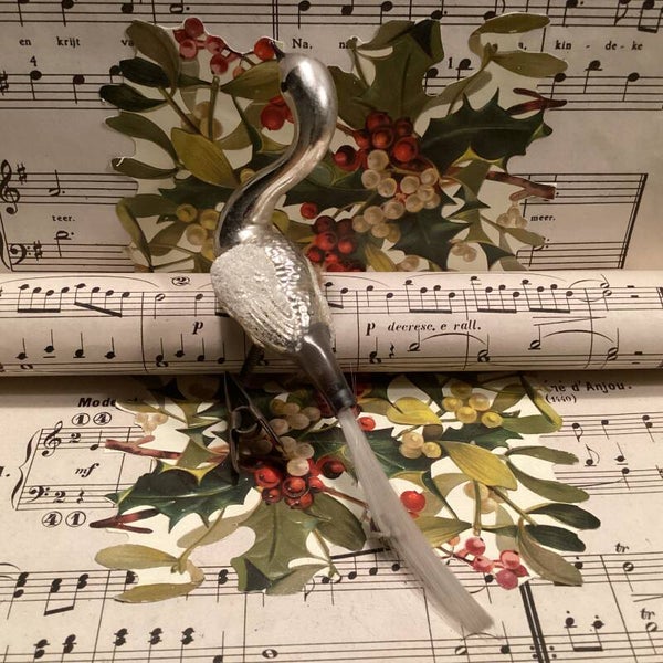 Antieke kerstbal zwaan op clip, fiberstaart, zwarte snavel, gesuikerde vleugels, 15 cm