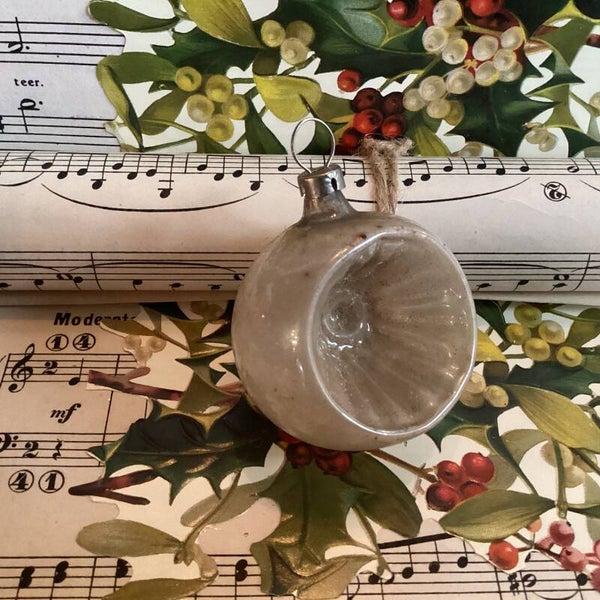 Antieke deukbal 5 cm semi transparant rond 1900