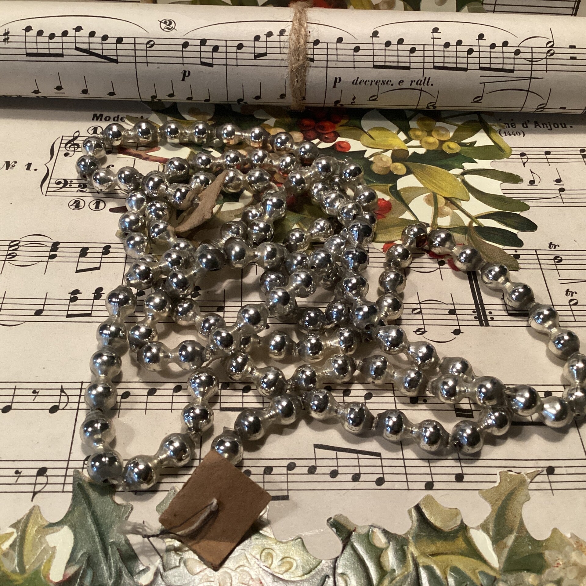 Antieke kerstslinger glas, zilverkl, dubbele kraal, diam.0,6 cm, lengte 1.20 cm feathertree